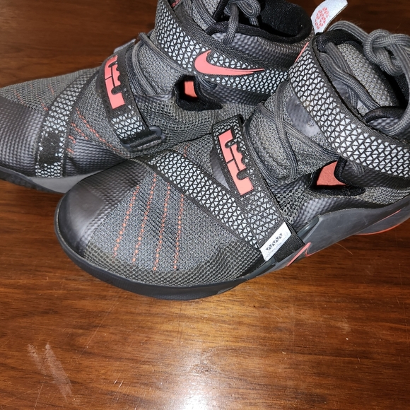 Nike Lebron James Soldier 9 size7Y - Picture 3 of 8